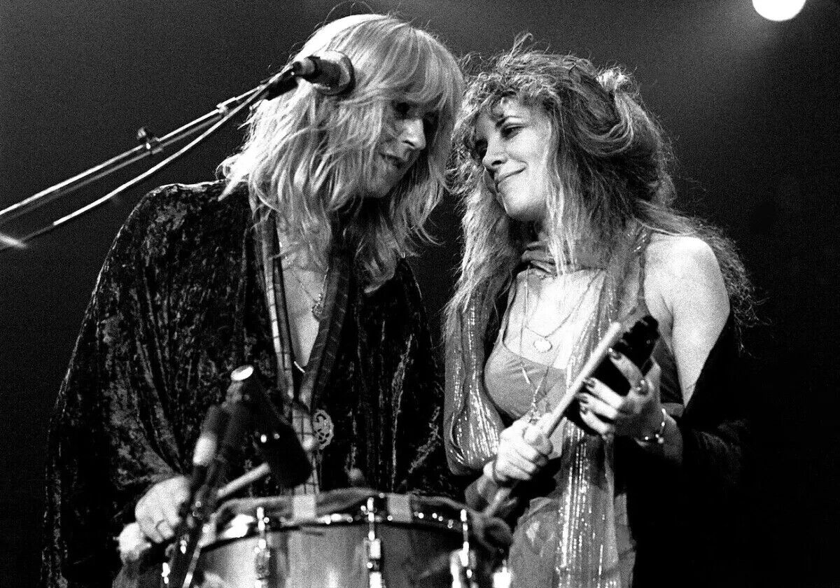 Fleetwood Mac Christine McVie and Stevie Nicks On Stage 8x10 PHOTO PRINT
