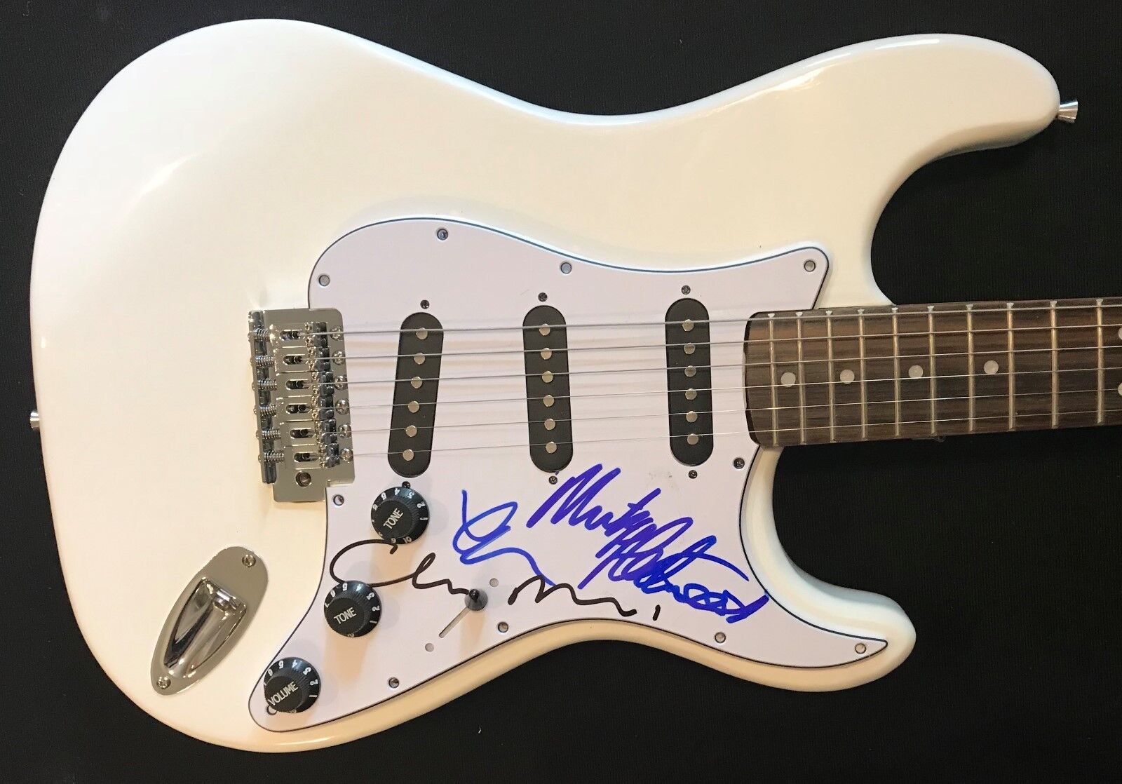 Fleetwood Mac Signed Guitar Buckingham McVie Fleetwood Autographed Strat -Nicks